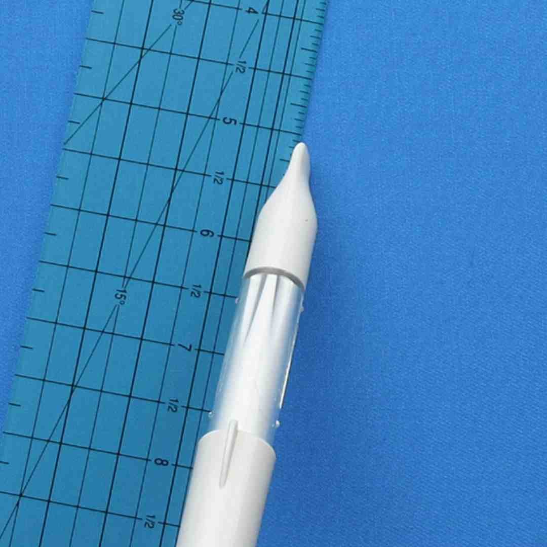 Clover: Chaco Liner Pen Style - White - Image 3