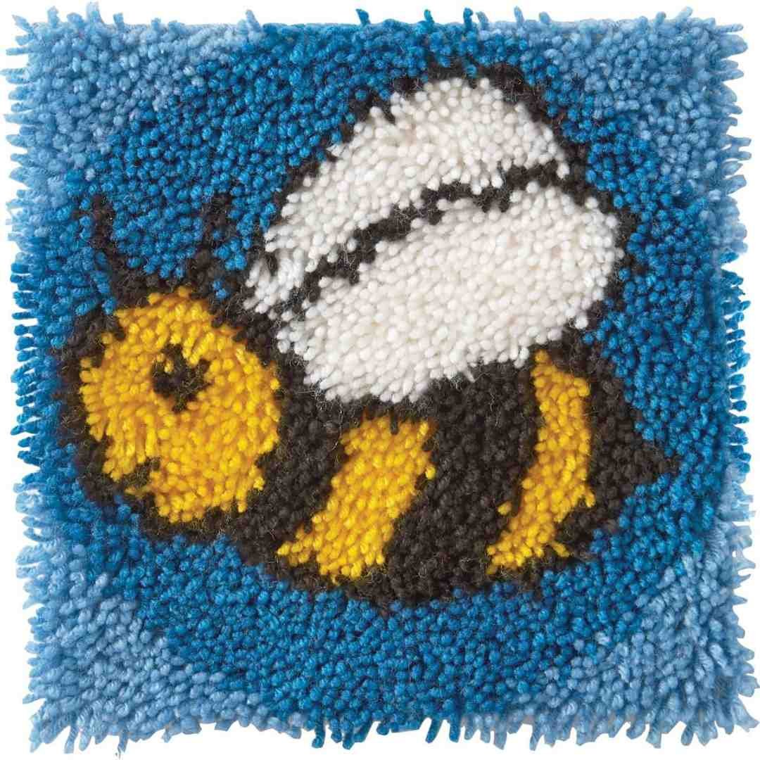 Wonderart: Latch Hook Kit - Bumblebee
