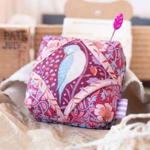 Arabesque Scissors: Pattern - The Mini Cathedral Pinnie