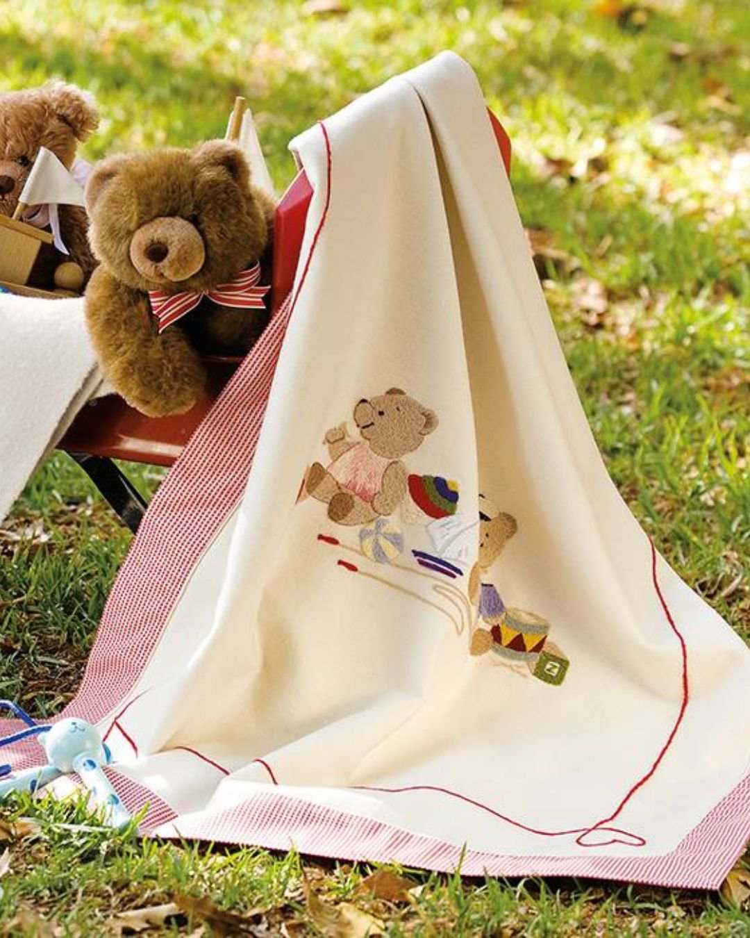 Inspirations: More Beautiful Embroidered Blankets - Image 3