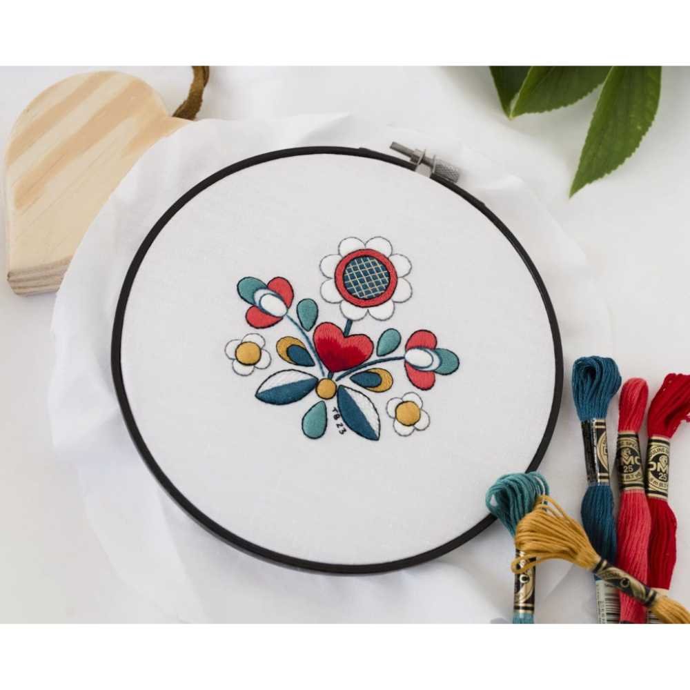 Search Press: Whitework Embroidery with Colour - An introduction - Image 7